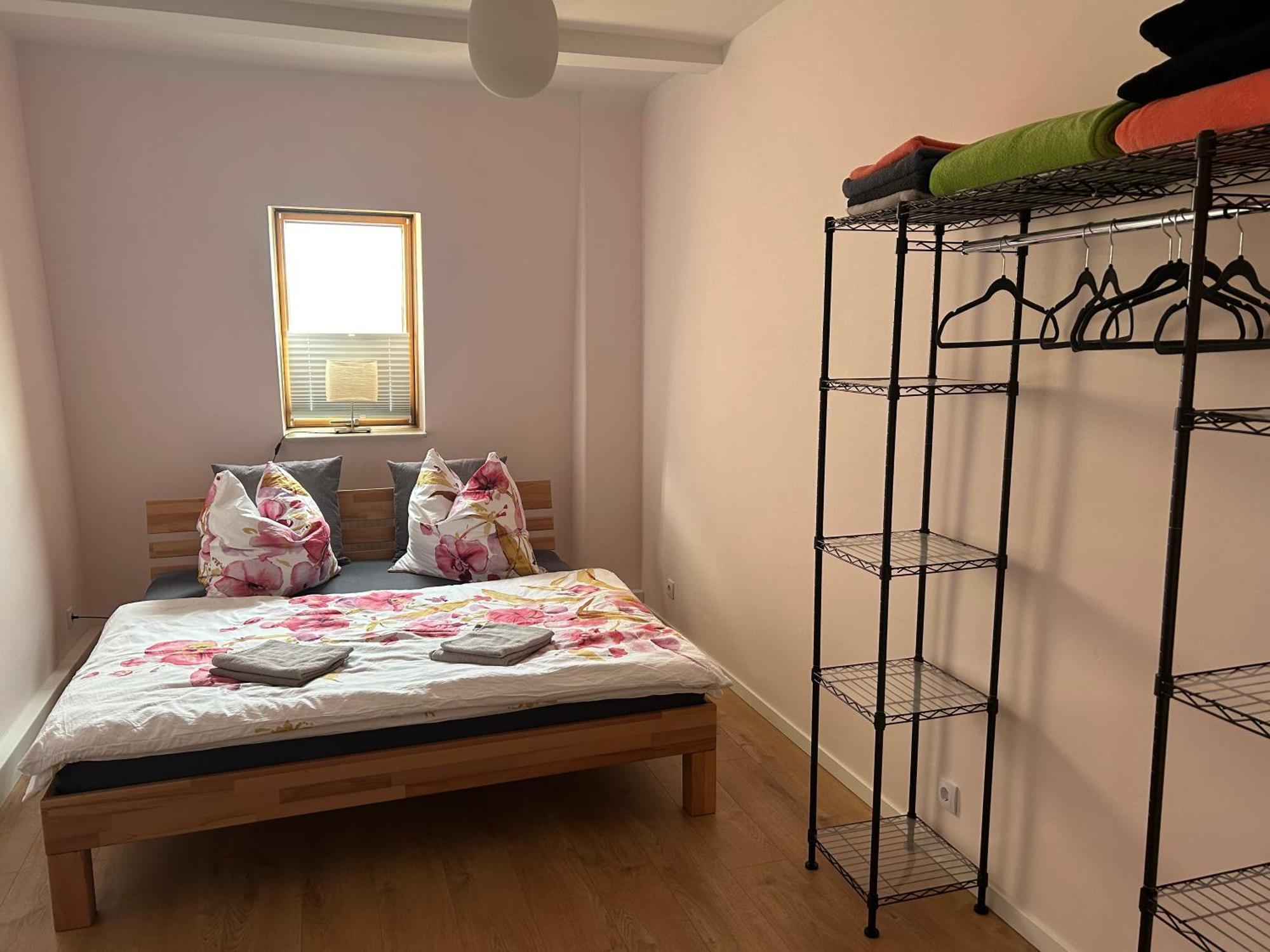 Schoene Neue 4 Zimmer Wohnung Mit Sued-Balkon Bis 8 Personen Наумбург Екстер'єр фото