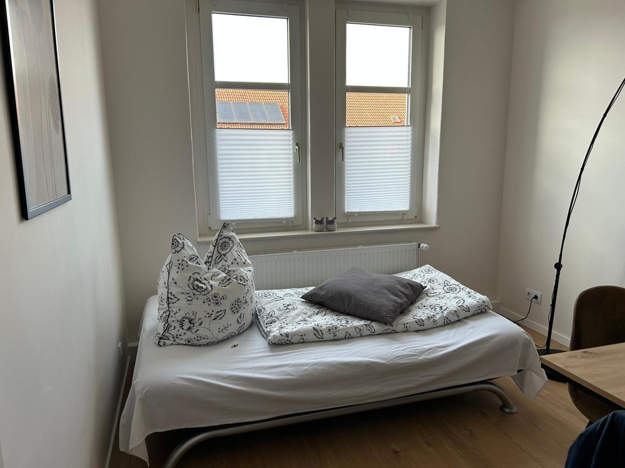Schoene Neue 4 Zimmer Wohnung Mit Sued-Balkon Bis 8 Personen Наумбург Екстер'єр фото