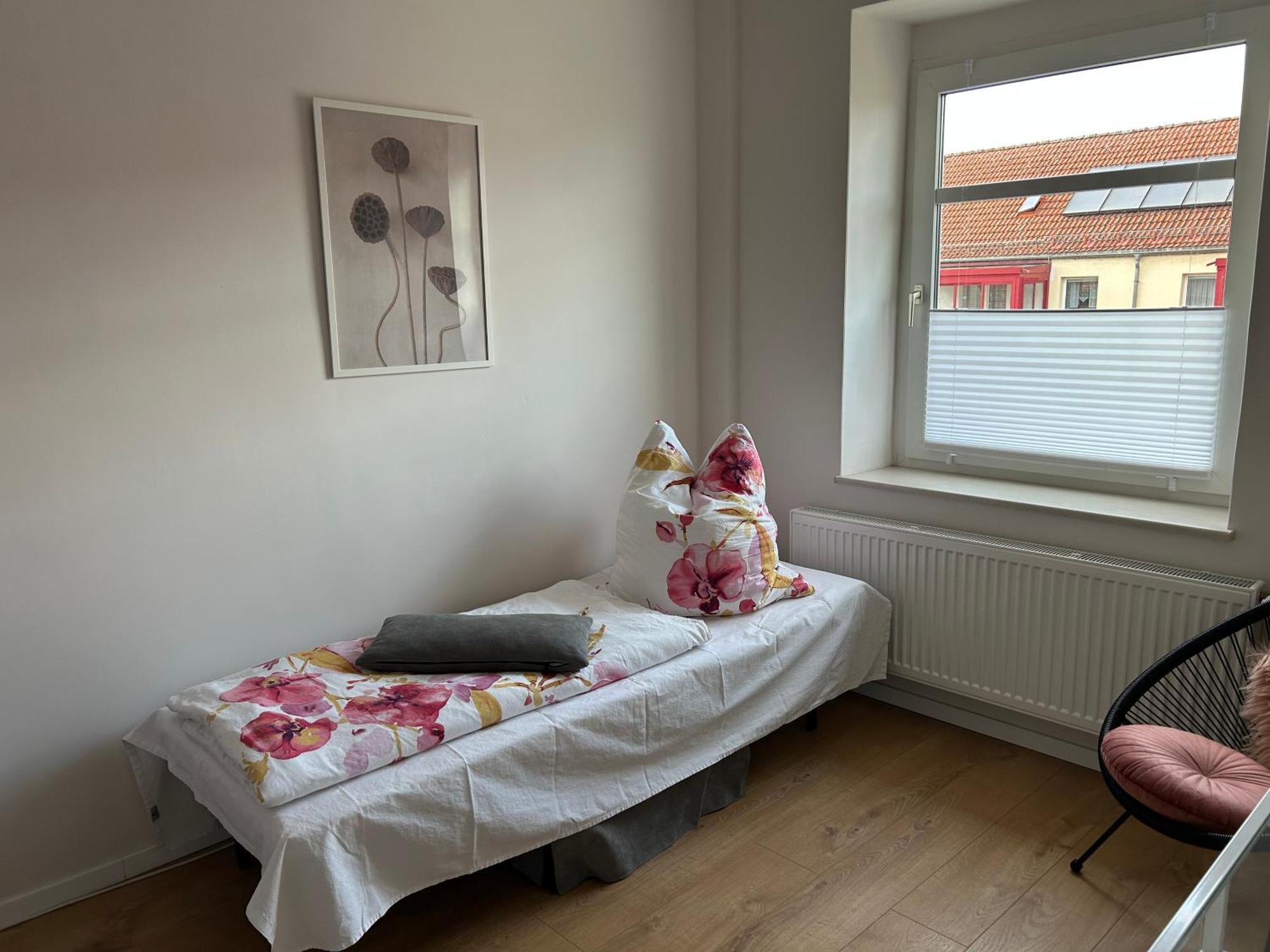 Schoene Neue 4 Zimmer Wohnung Mit Sued-Balkon Bis 8 Personen Наумбург Екстер'єр фото